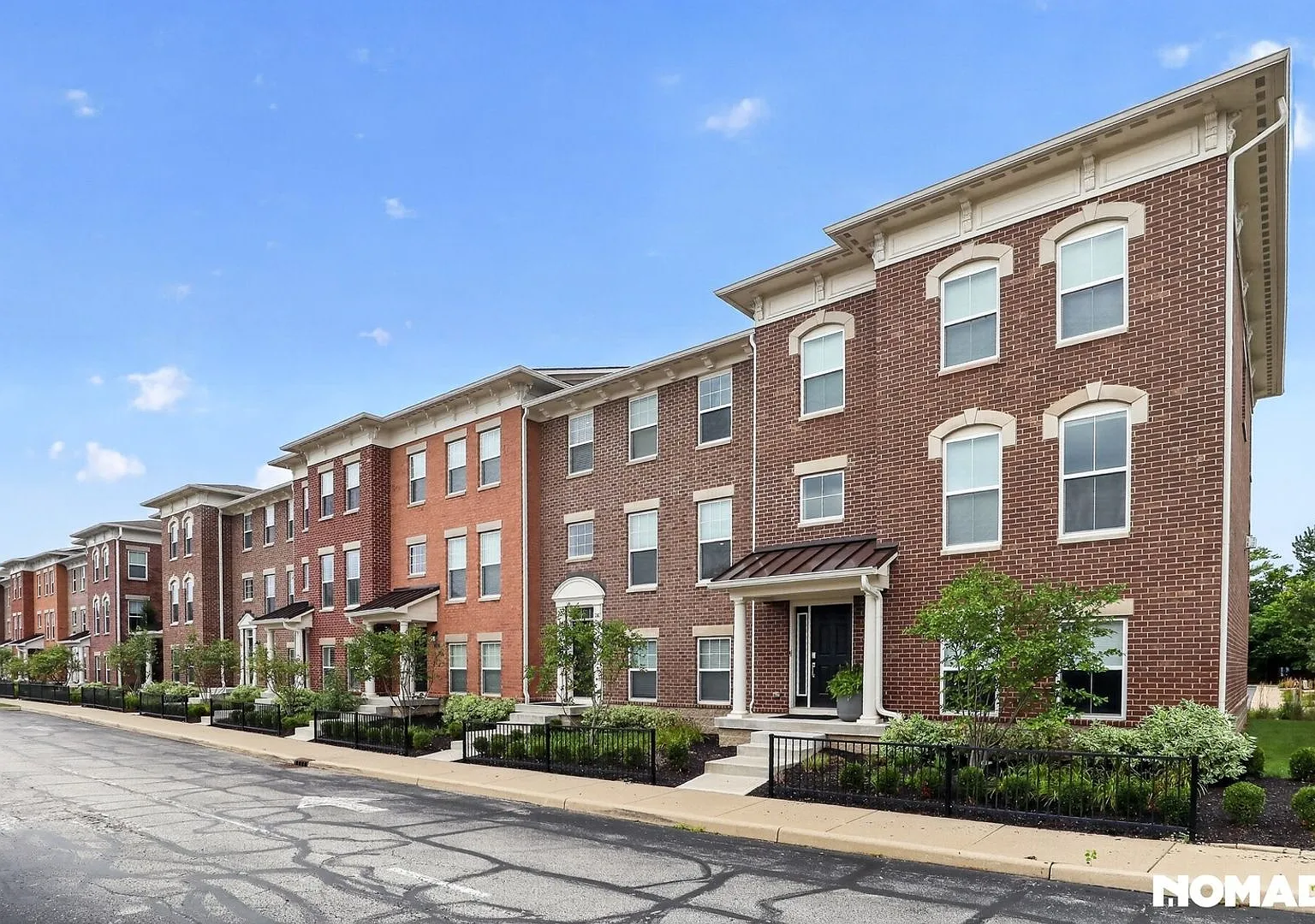 Spacious 3BR Townhome in Indianapolis — Photo 2