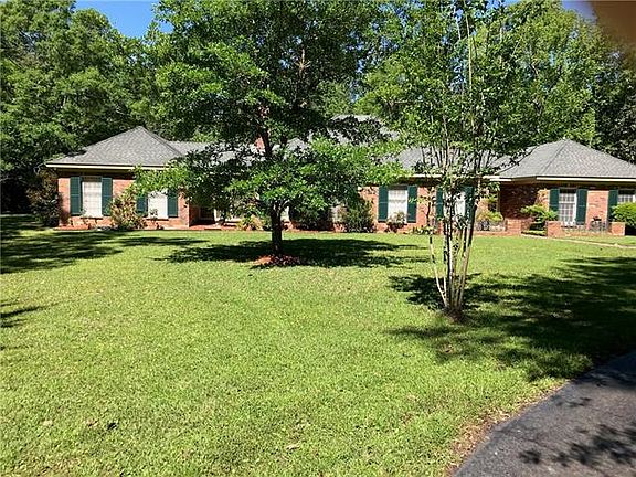 3rd image of 300 Live Oak St