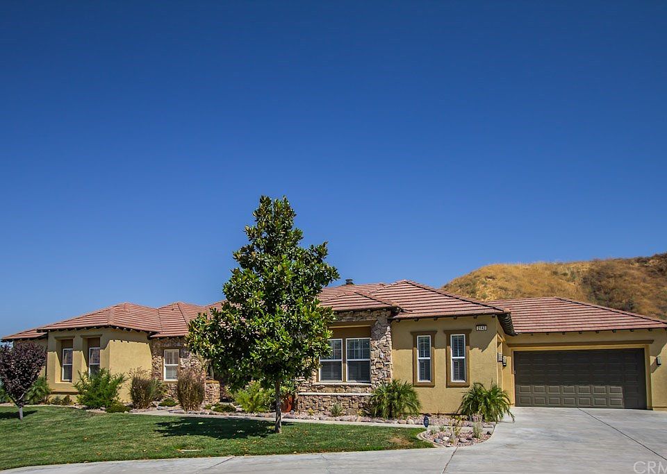 1st image of 2143 Horse Trail Dr