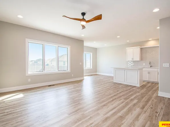930 Kate Ave, Fremont, NE 68025