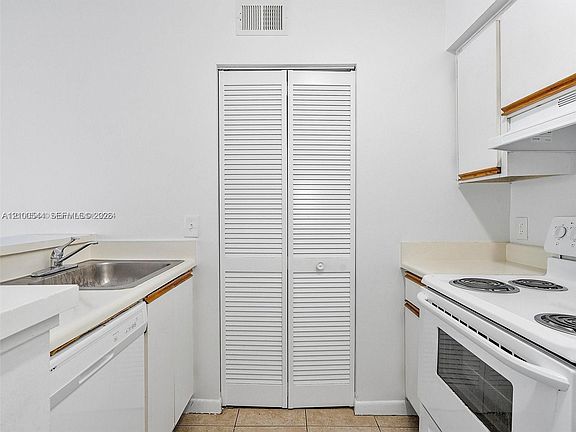 5th image of 620 S Park Rd APT 216