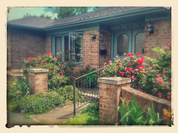 225 Medlock Rd, Lexington, KY 40517