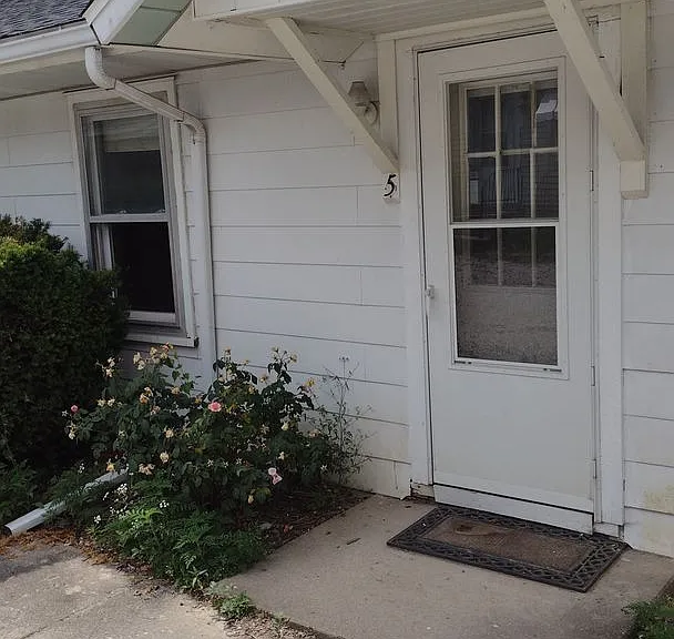 2204 E University Ave — Photo 1