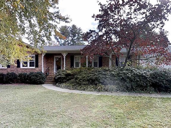 2nd image of 324 Mimosa Dr