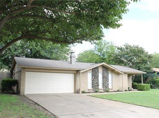305 Bernice Ct, Burleson, TX 76028