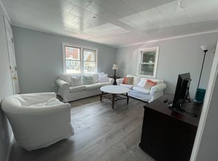 10 Holland St, Newport, RI 02840