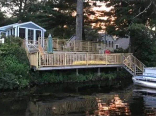 (undisclosed Address), Pembroke, MA 02359