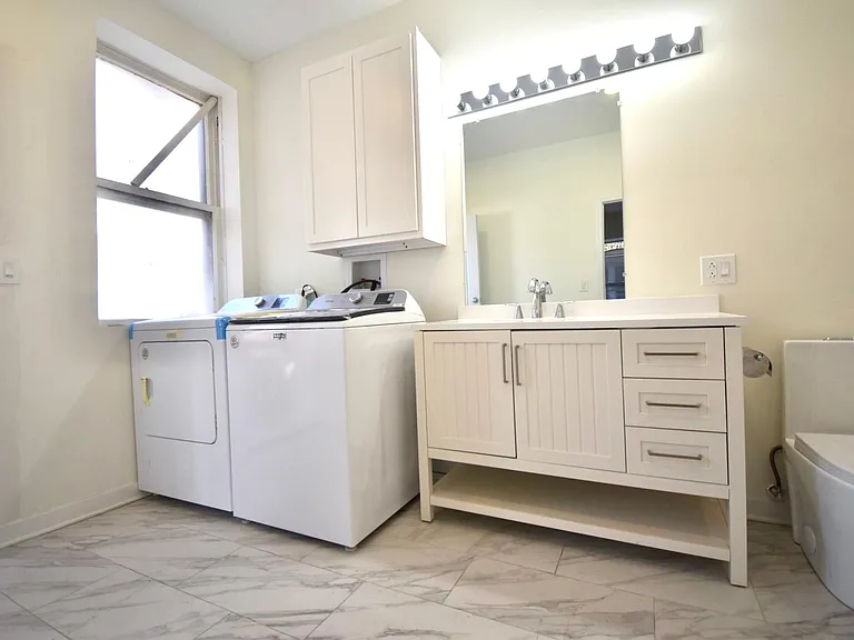 5638 N Winthrop Ave #1 — Photo 4