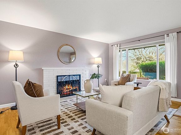 4th image of 17630 Larch Way