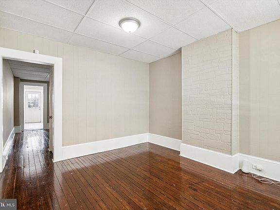2nd image of 2034 E Clementine St