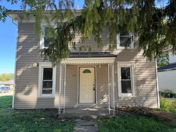 355 2nd St N, Winthrop, IA 50682