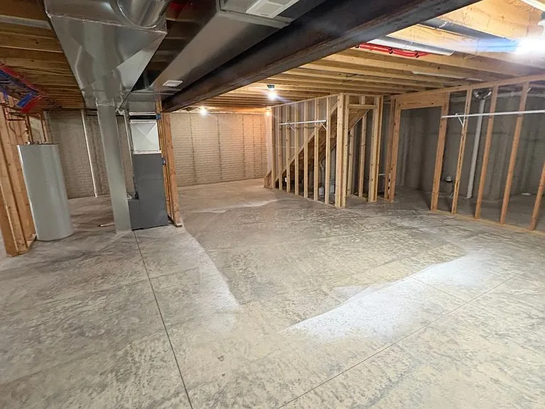 701 Stephanie Ct — Photo 15