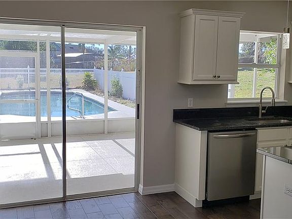 5th image of 16419 Meredrew Ln