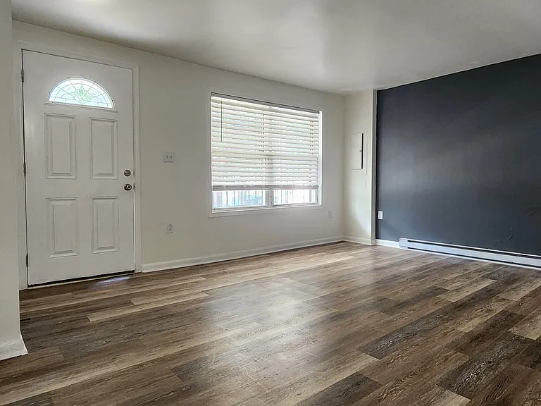 595 Orange St — Photo 1