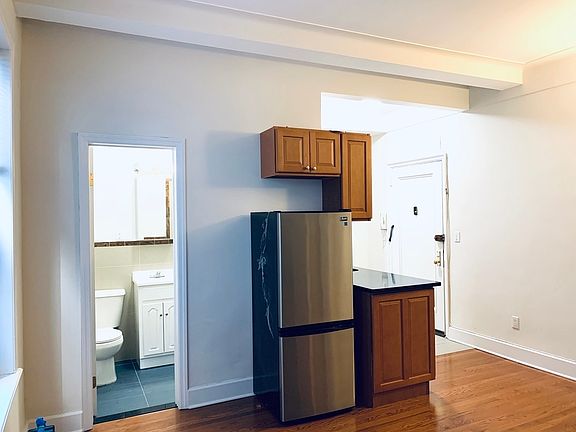 5th image of 155 E 52nd St Ph F