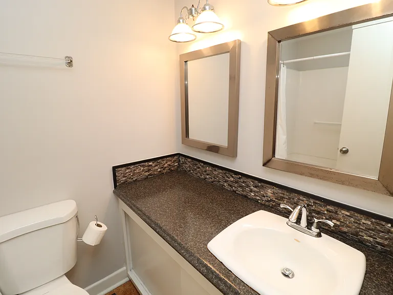 1009 Dogwood Ln — Photo 34