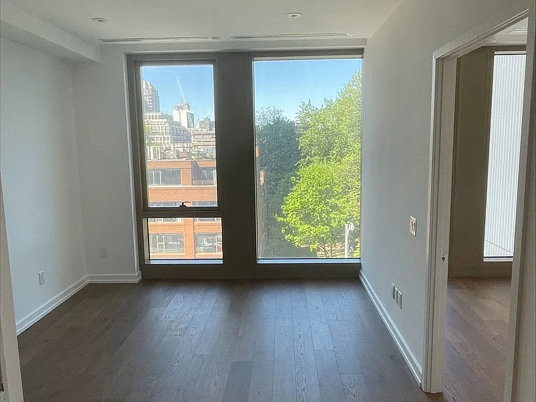 50 Scollard St #504 — Photo 3