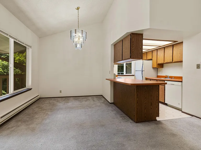 Bellefield Manor — Photo 18