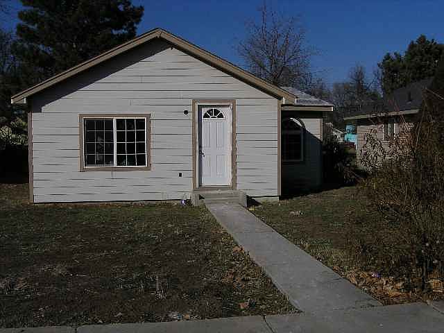 1st image of 819 8th Ave S
