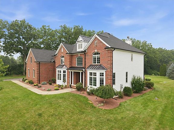 4th image of 4600 Willow Ln