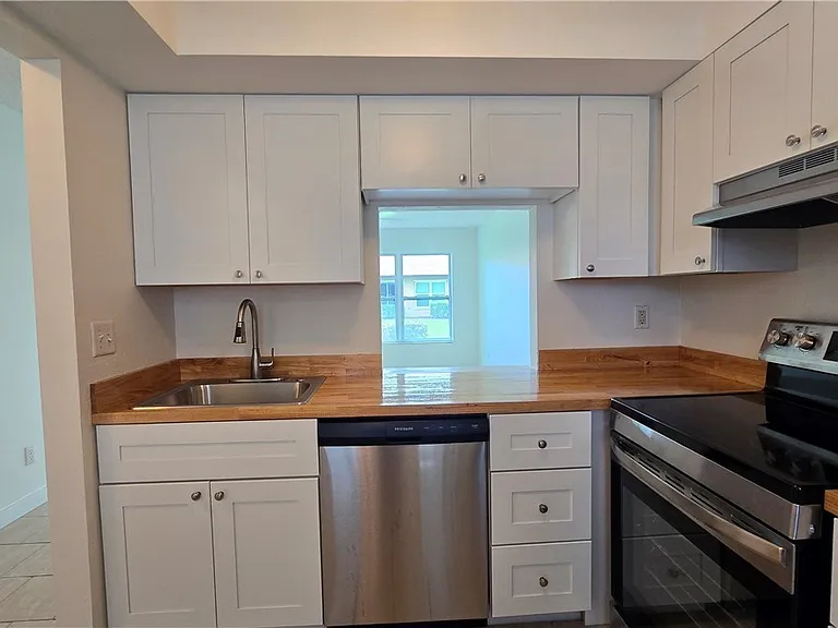 4624 SE 6th Ave #1G — Photo 3