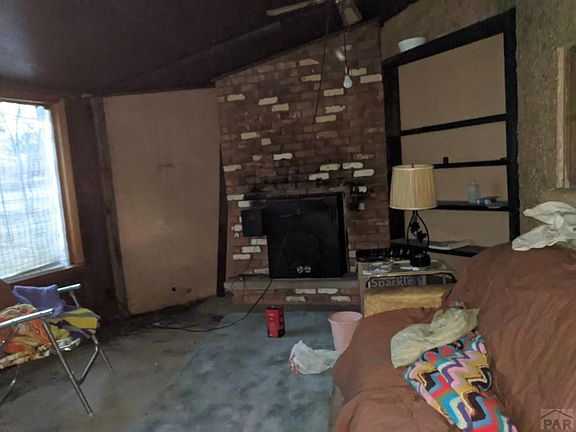 3rd image of 1100 Pine Ave