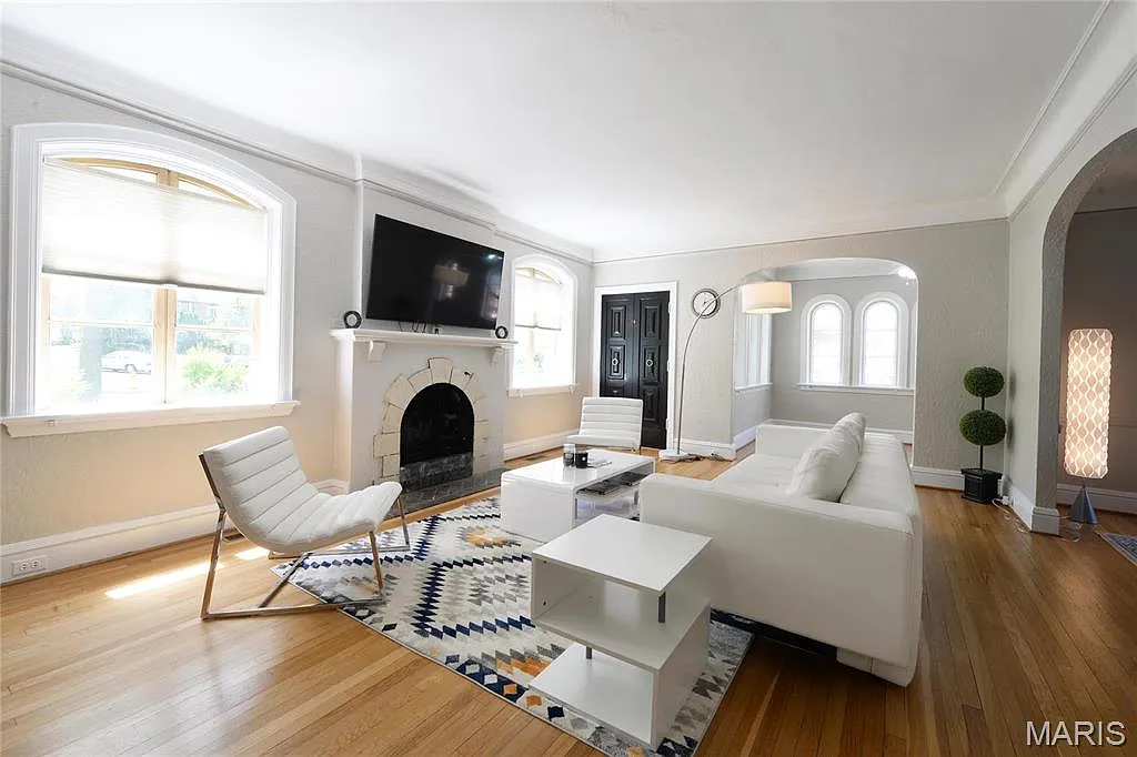 4 bed, 3.5 bath, 3018 sqft, $4,700 — Photo 4