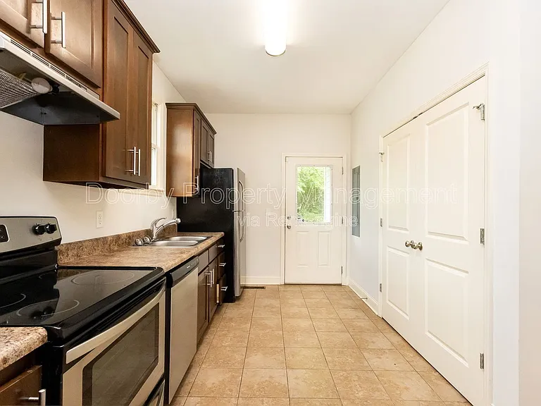 226 N Hickory St — Photo 9