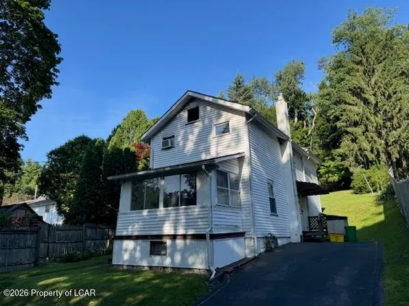 18 Ridge St, Dallas, PA 18612