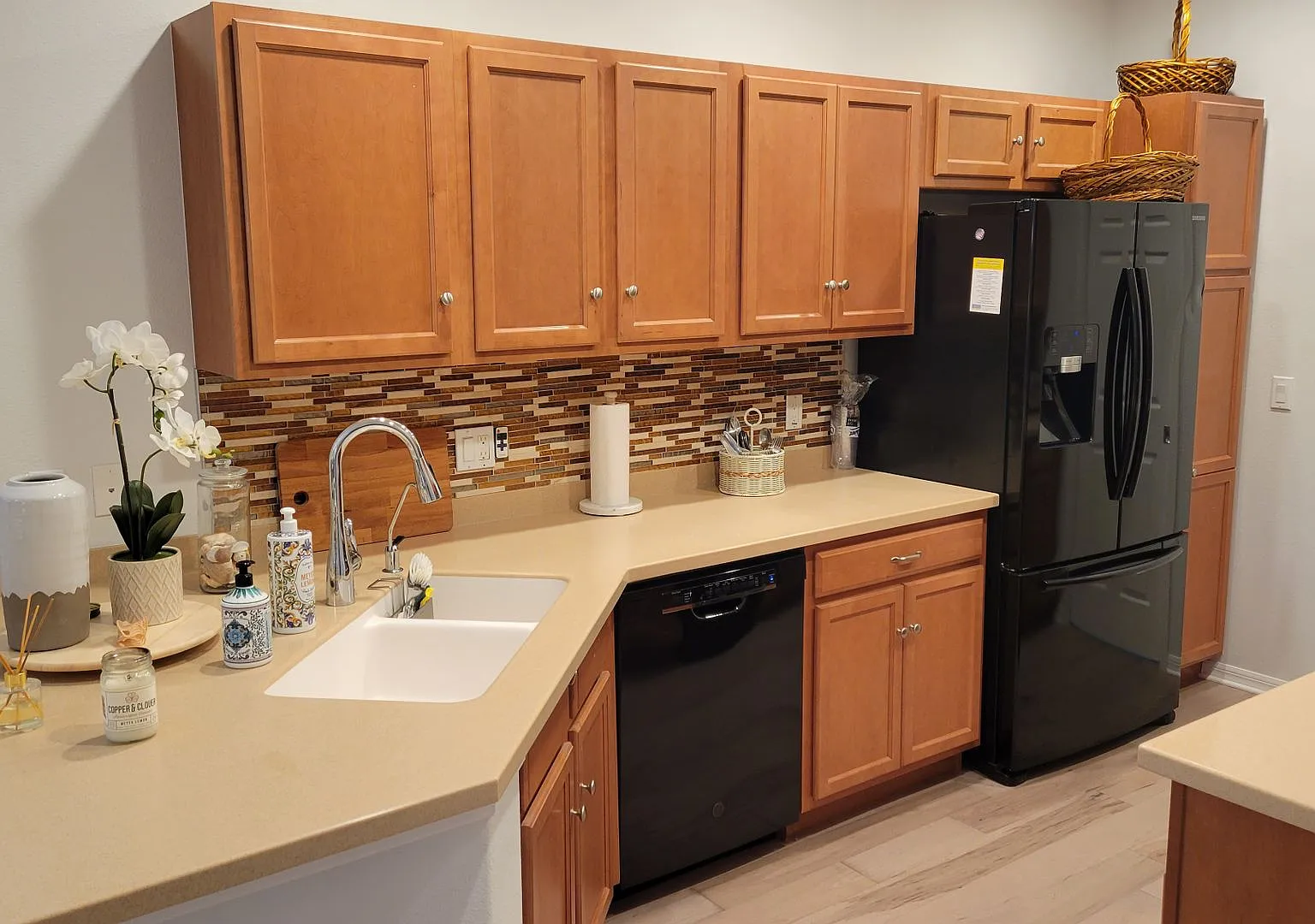 Seasonal ONLY 3/2 1/2 townhome in San Michele in lakefront community just north of University! — Photo 4