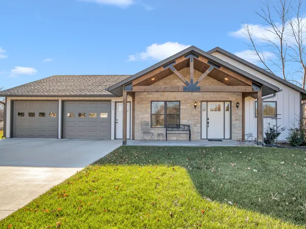 437 Harvest Rd, Hesston, KS 67062