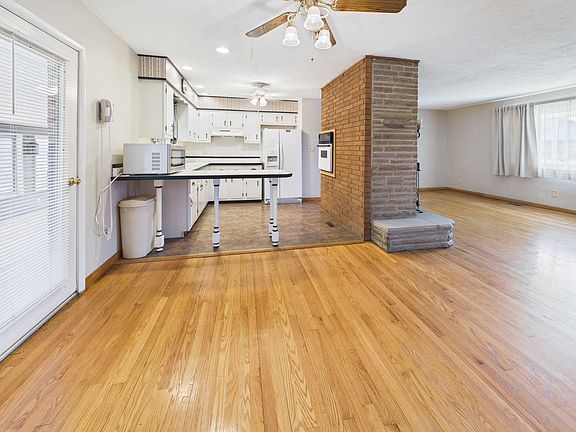 5th image of 707 3rd St E