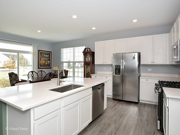 3rd image of 9163 Wales Ct