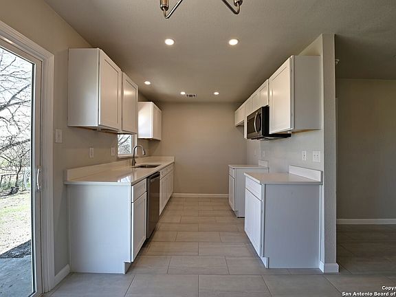4th image of 902 HICKORY HILL DR