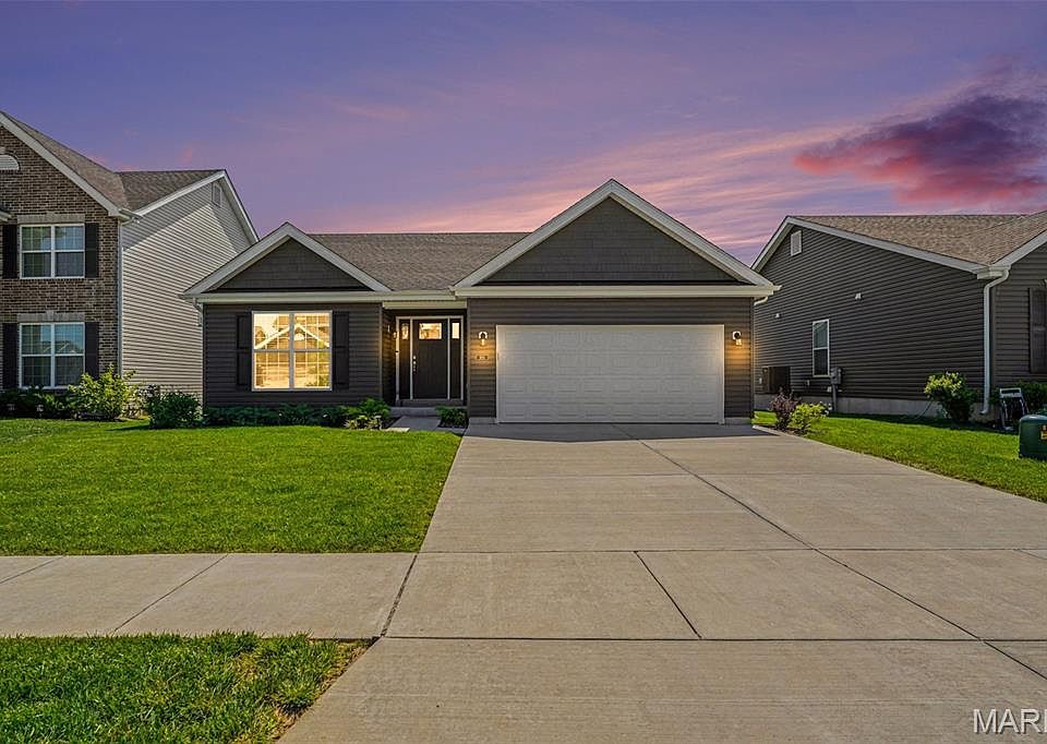 1st image of 906 Palisades Cir