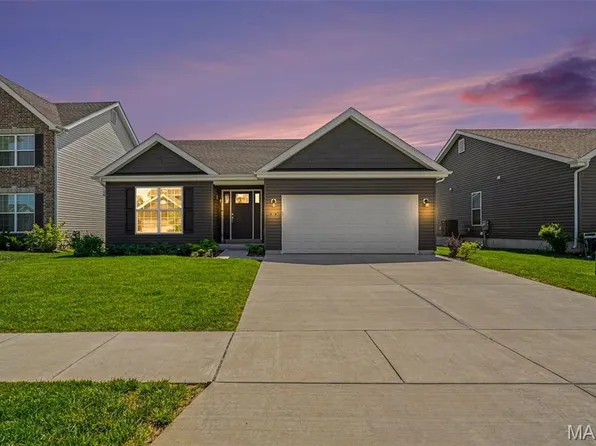 906 Palisades Cir, Saint Charles, MO 63301