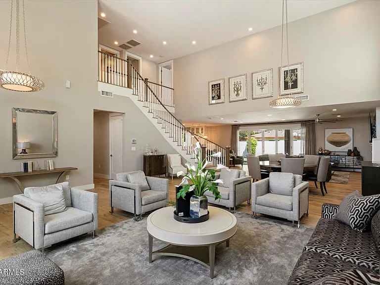 3810 E Devonshire Ave — Photo 3