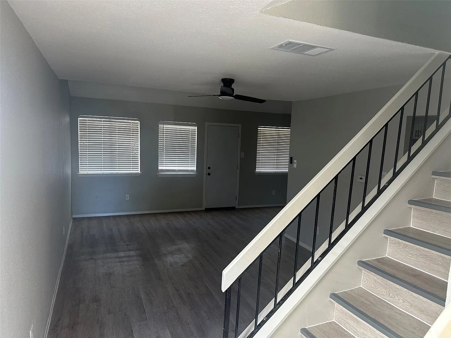 3 bed, 1.5 bath, 2062 sqft, $1,850 — Photo 3