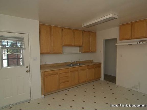 3rd image of 2036 W 165th St