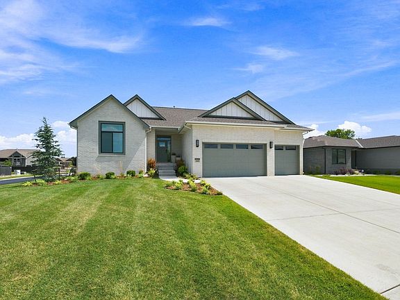 2nd image of 2602 N Emerald Ct
