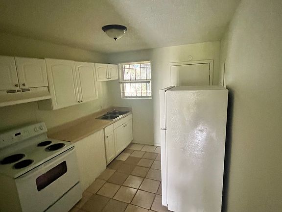 3rd image of 3505 Chase Ave #3