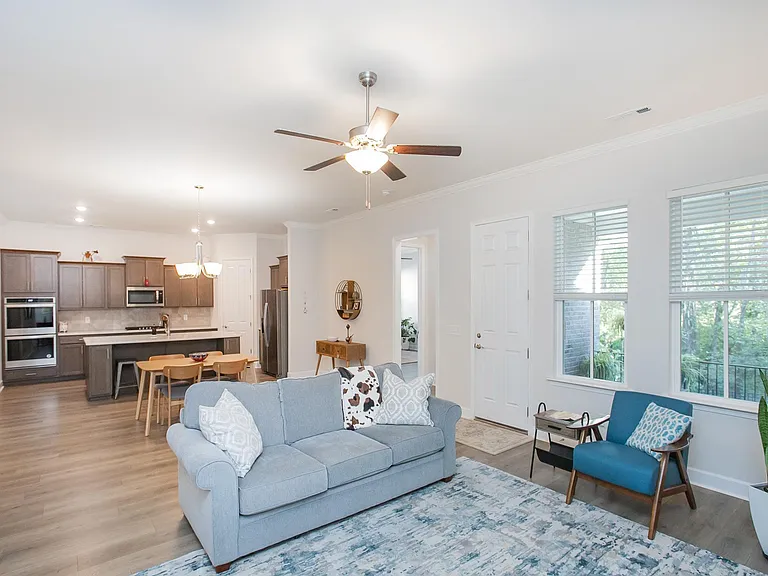 605 Quiet Cir — Photo 5