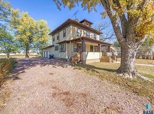 104 W Boynton Ave, Lennox, SD 57039