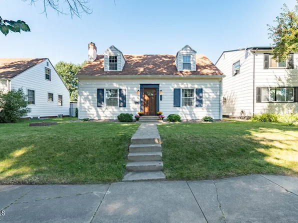 922 N 9th St, Bismarck, ND 58501