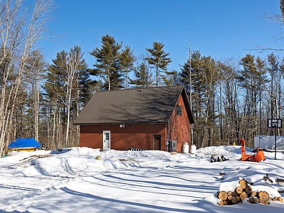 4th image of 9 E Pond Road