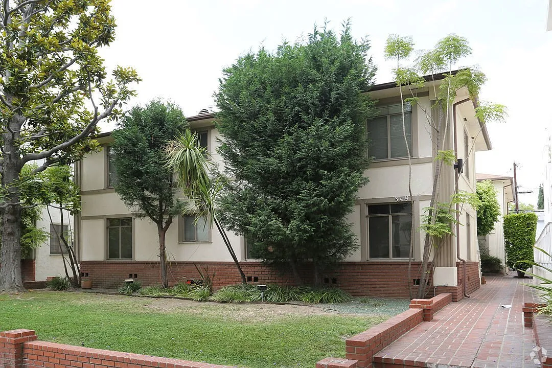 349 N Palm Dr — Photo 1