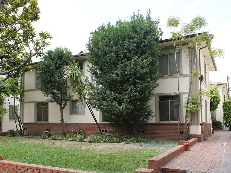 349 N Palm Dr #6 — Photo 1