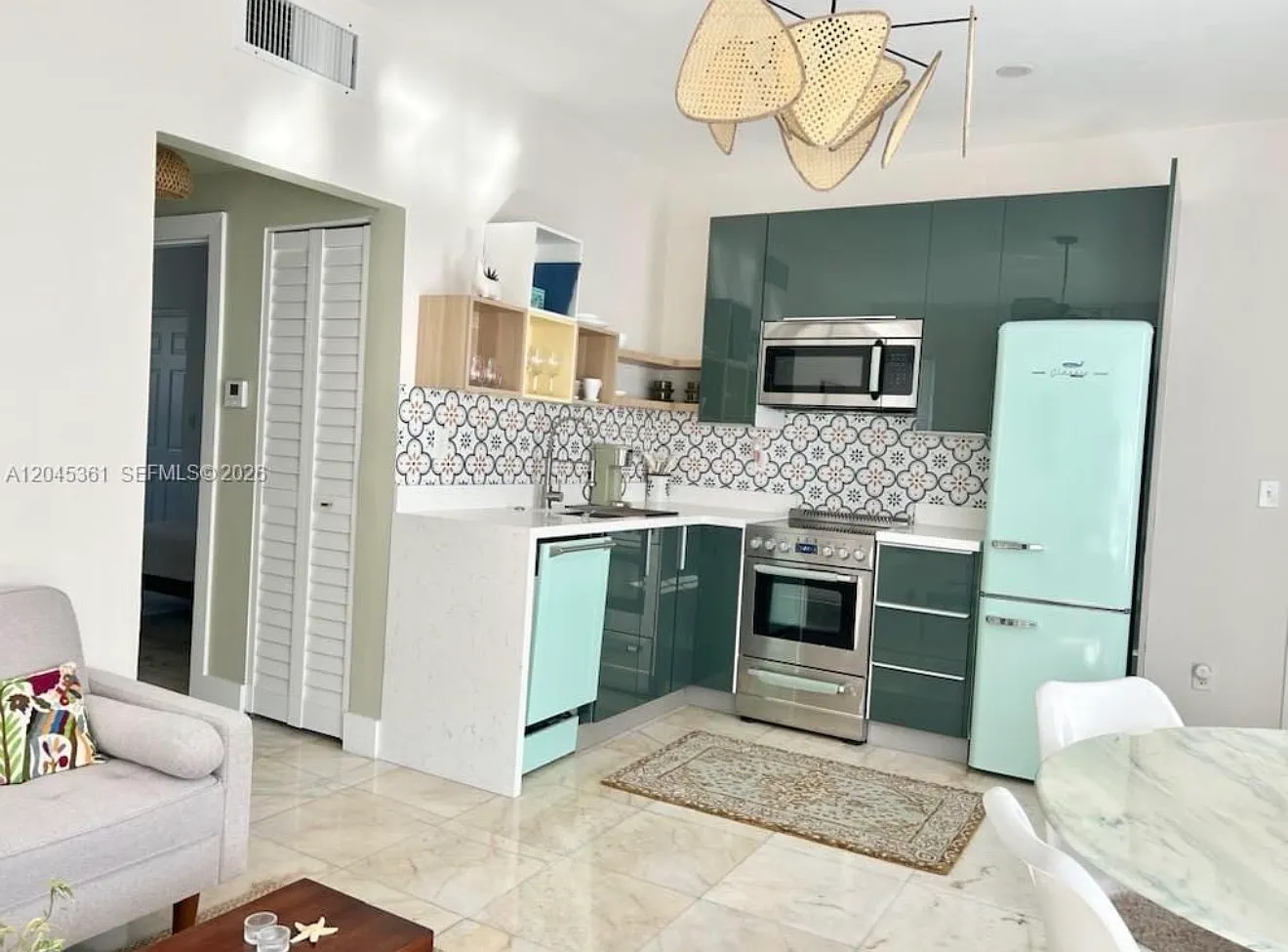 2 bed, 700 sqft, $2,900 — Photo 2