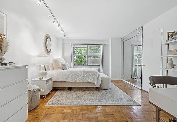 5th image of 155 E 34th St APT 3G
