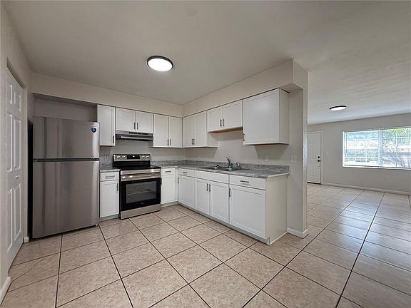 3rd image of 6104 SW 12th Pl